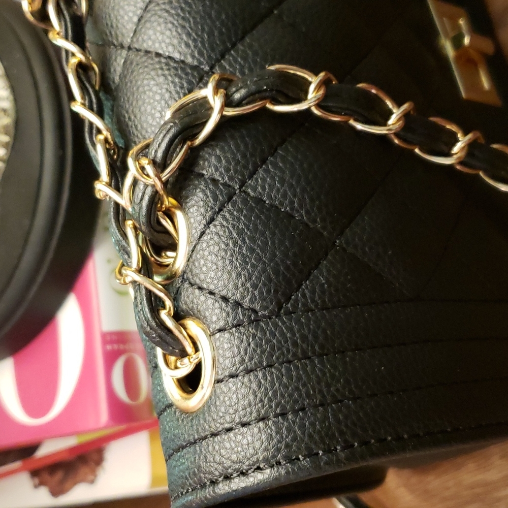 Quilted Messenger Flap Bag Medium - Picture 5 of 11